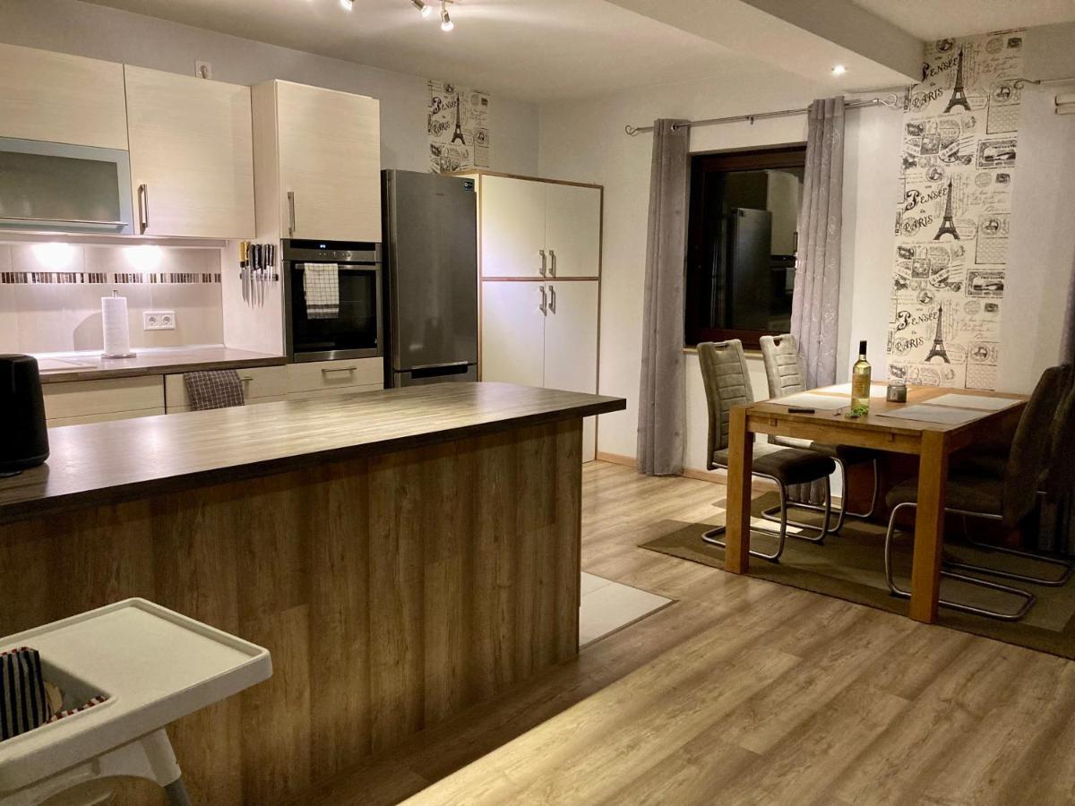 Seeufer Apartment: Geräumige Wohnküche Mit Terrasse Am Steinhuder
