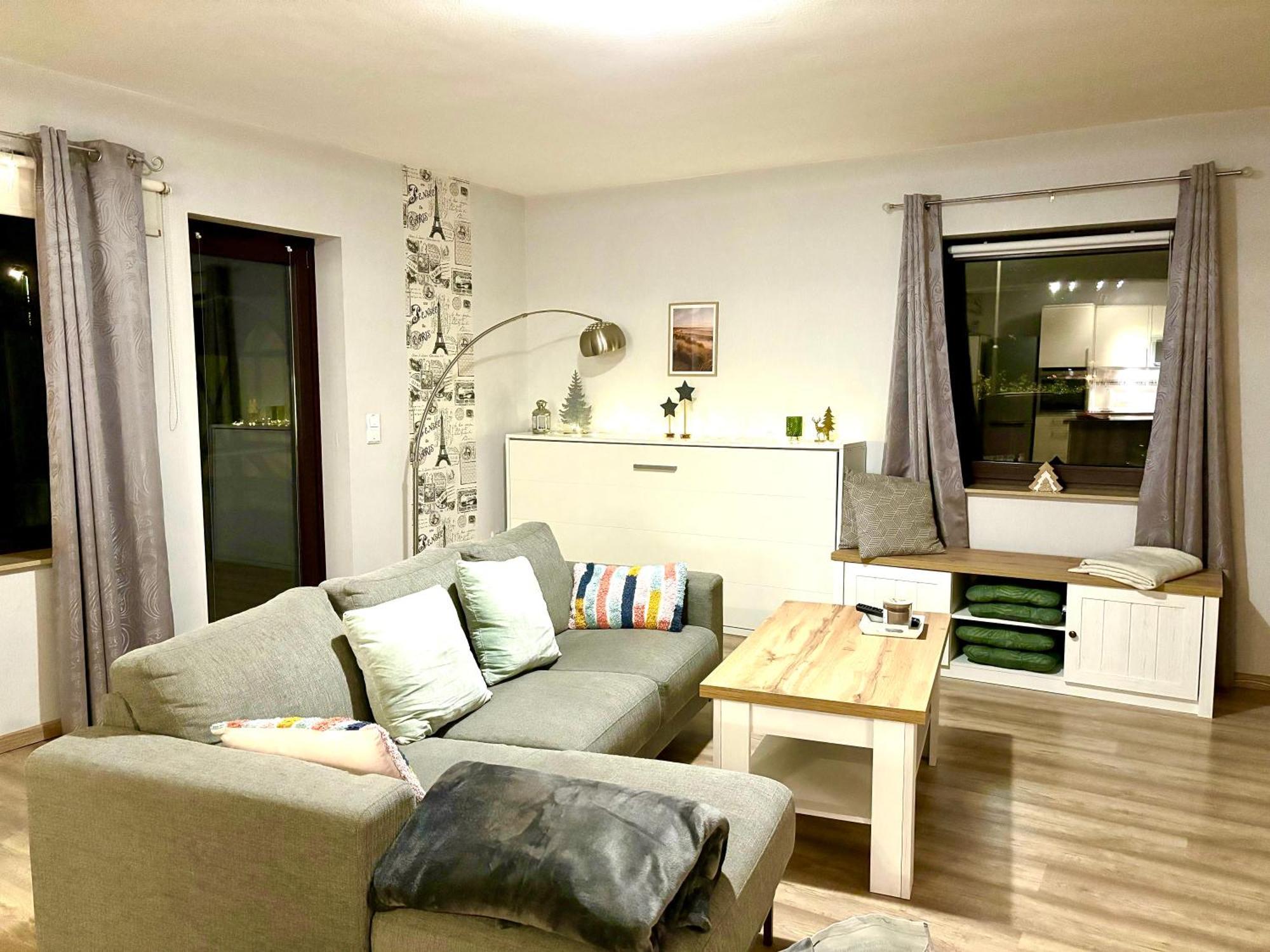 Seeufer Apartment: Geräumige Wohnküche Mit Terrasse Am Steinhuder *